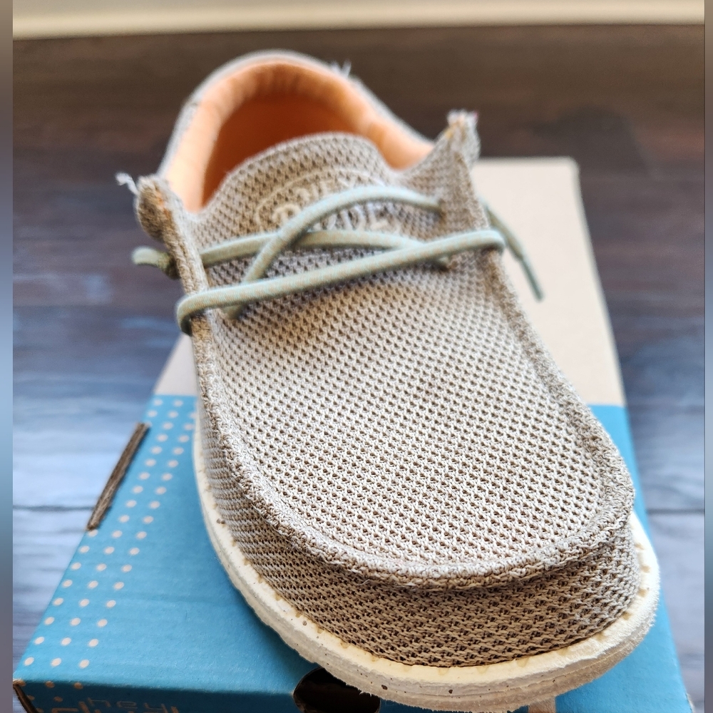 Hey Dude Youth Casual Tan Shoes Size Y5
